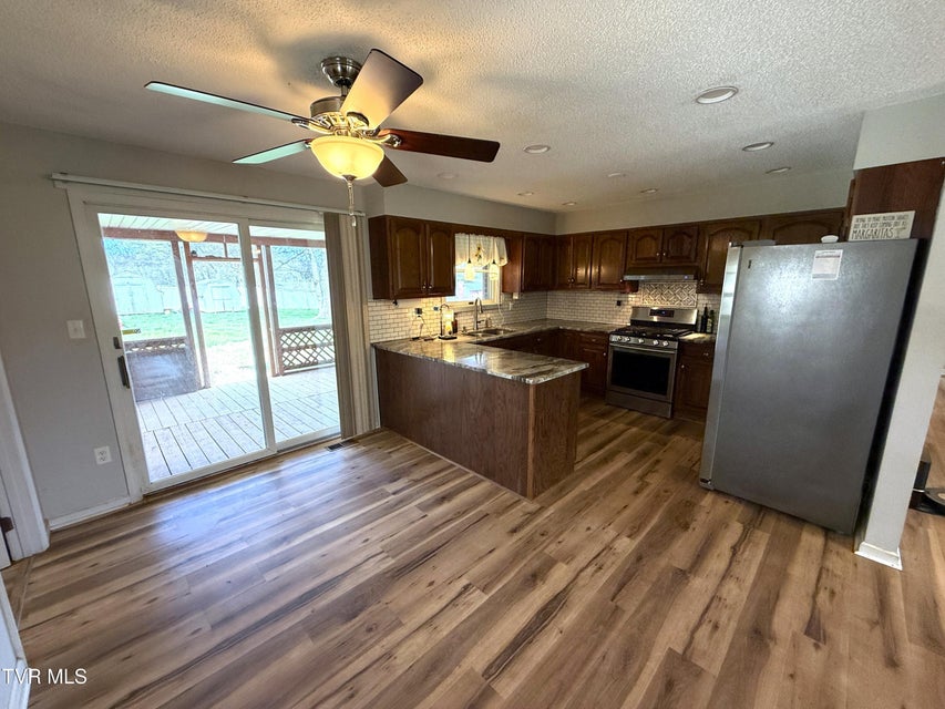 Photo #6: 858 Burnett Drive