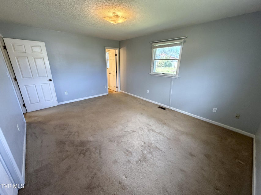 Photo #16: 858 Burnett Drive