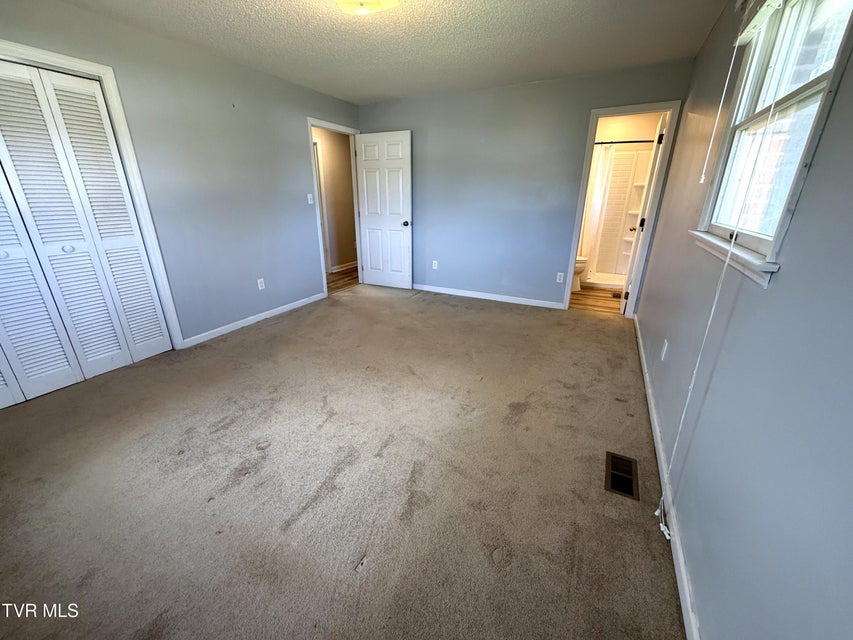 Photo #17: 858 Burnett Drive