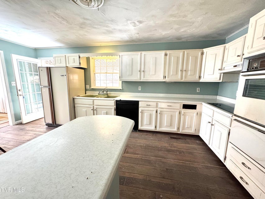 Photo #5: 1721 Valley View Drive