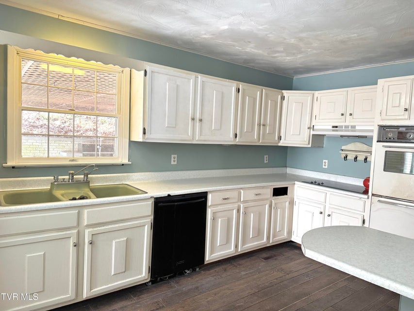 Photo #6: 1721 Valley View Drive