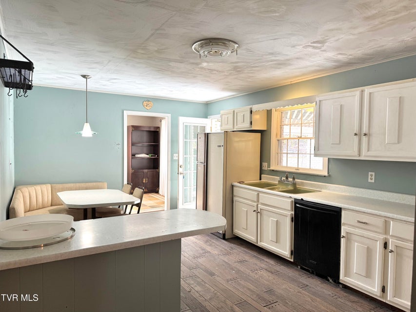 Photo #7: 1721 Valley View Drive