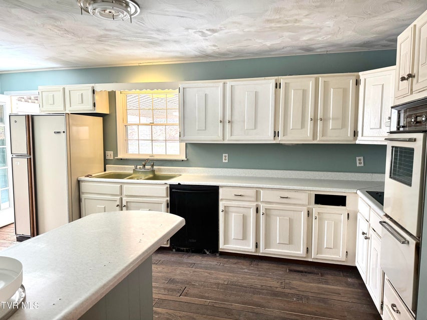 Photo #10: 1721 Valley View Drive