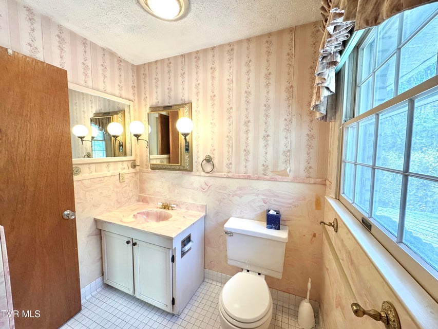 Photo #27: 1721 Valley View Drive