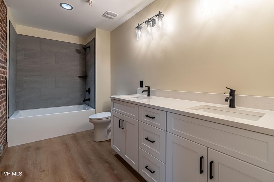 Photo #4: 453 Main Street