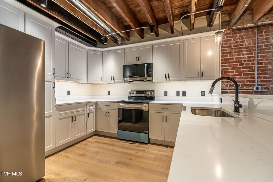 Photo #9: 453 Main Street