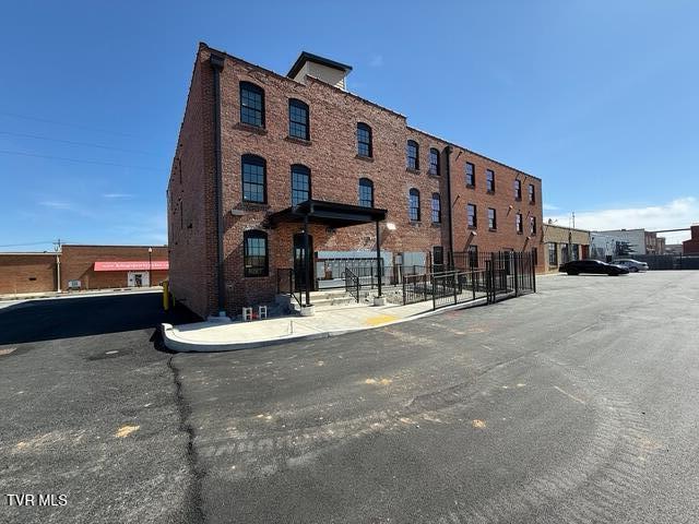 Photo #36: 453 Main Street