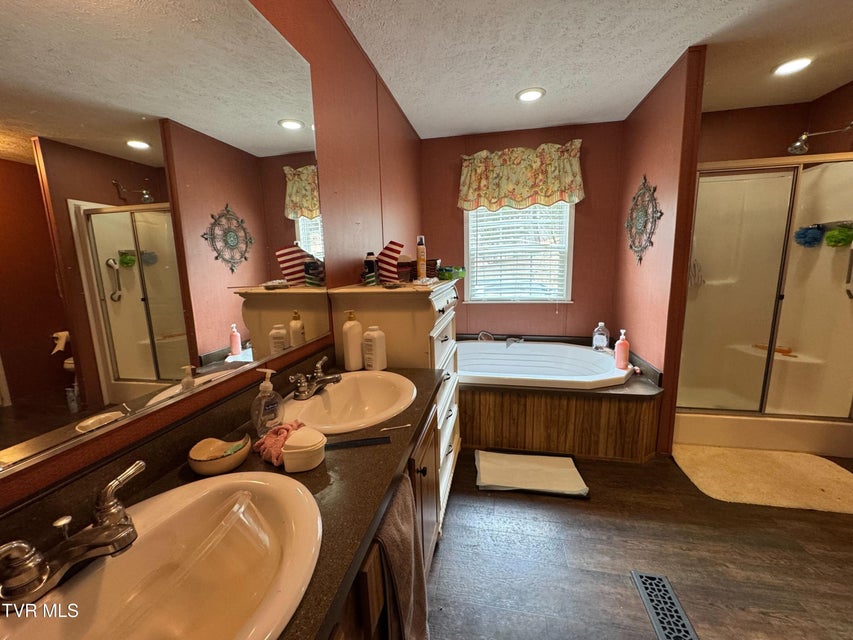 Photo #4: 76 Bays Mountain Road