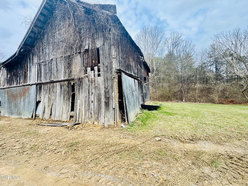 Photo #8: 76 Bays Mountain Road