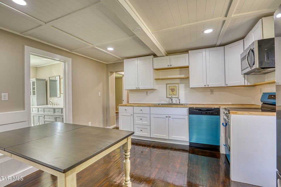 Photo #8: 720 Old Highway 11 