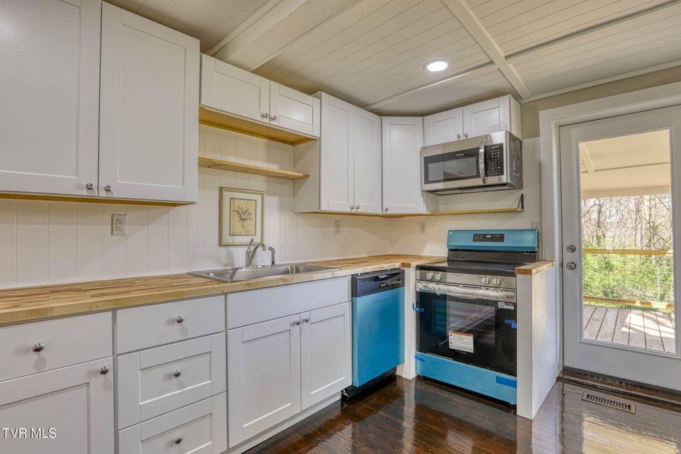 Photo #11: 720 Old Highway 11 