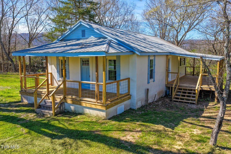 Photo #37: 720 Old Highway 11 