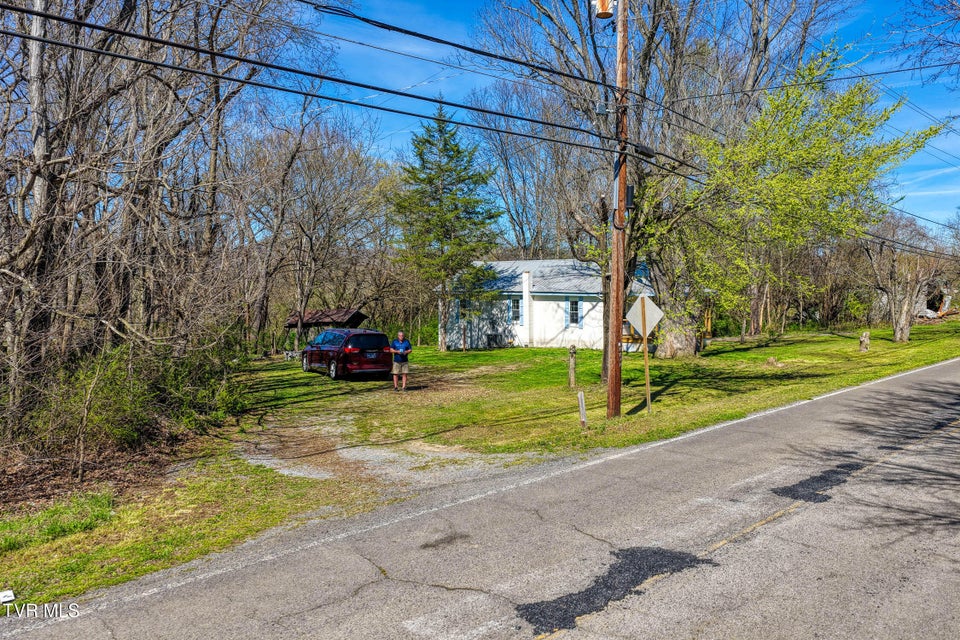 Photo #56: 720 Old Highway 11 