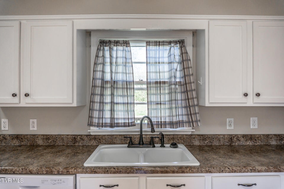 Photo #11: 404 Dyer Circle