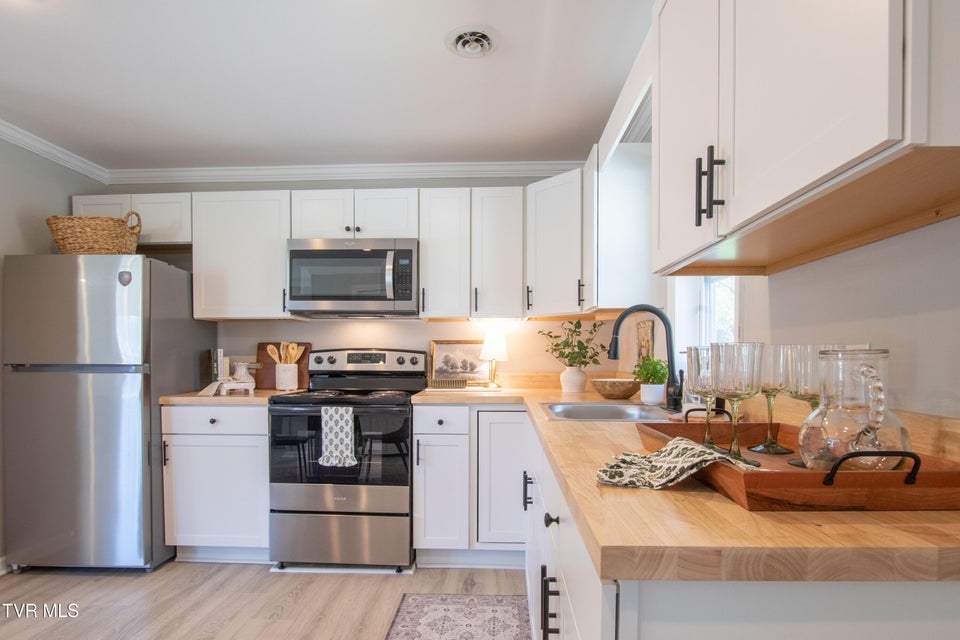 Photo #18: 1276 Old Airport Road