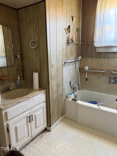 Photo #11: 16702 Wise Street