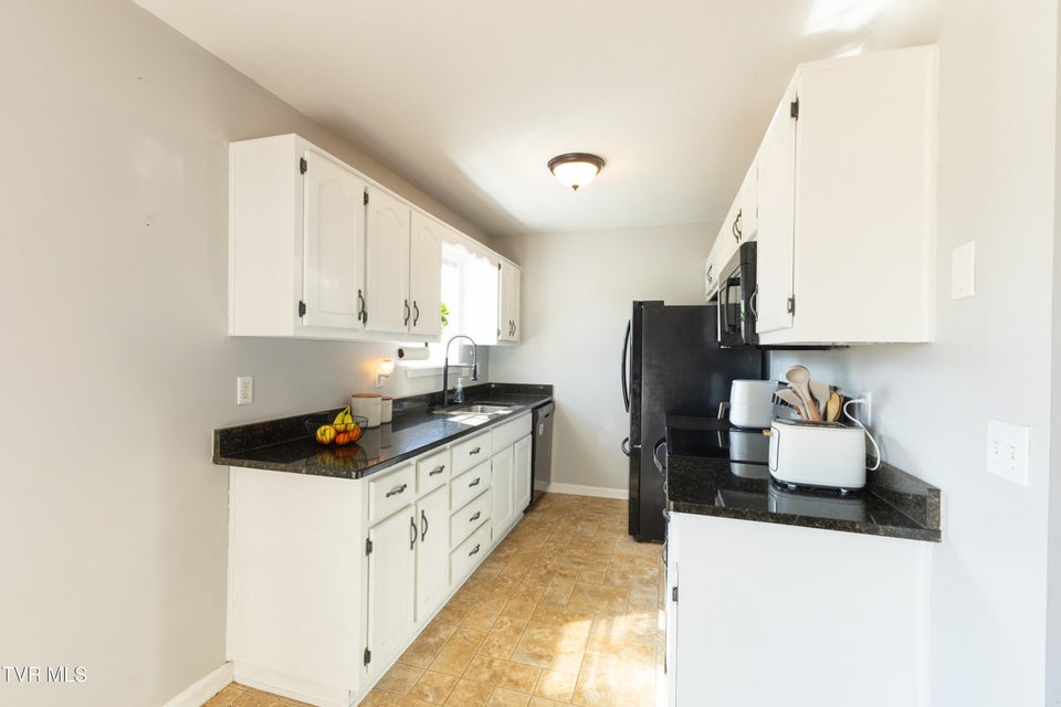 Photo #4: 400 Hallbrook Drive