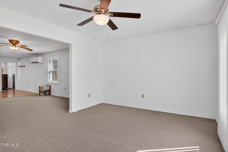 Photo #4: 151 Baker Street