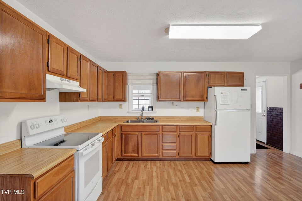 Photo #7: 151 Baker Street