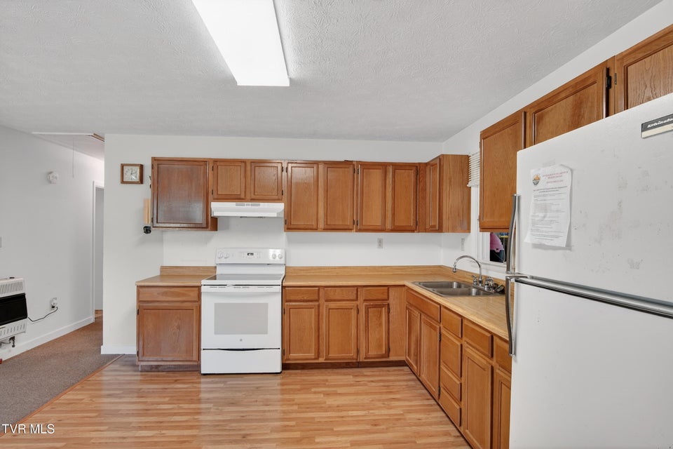 Photo #8: 151 Baker Street