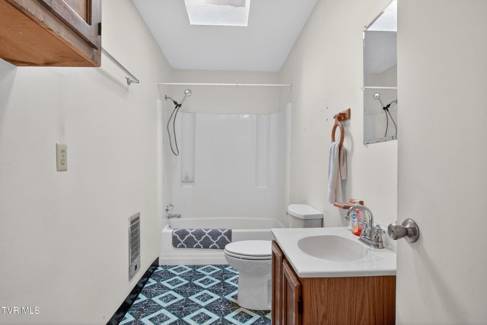 Photo #10: 151 Baker Street