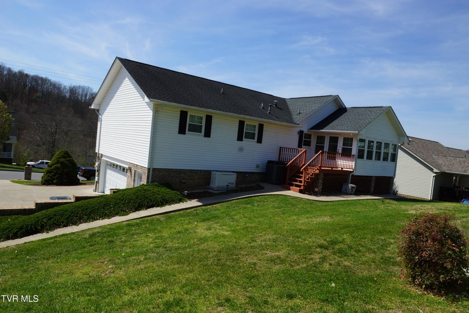 Photo #5: 128 Meadow Springs Lane