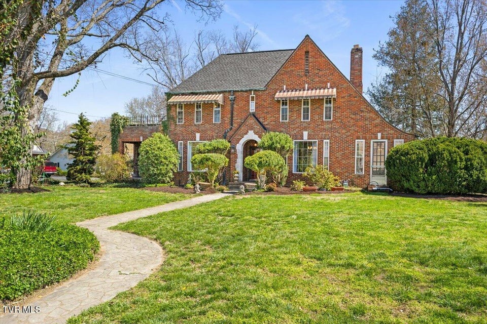 Photo #3: 708 Main Street