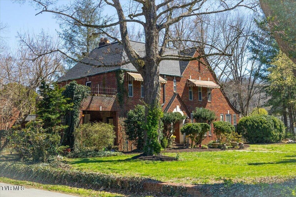 Photo #4: 708 Main Street