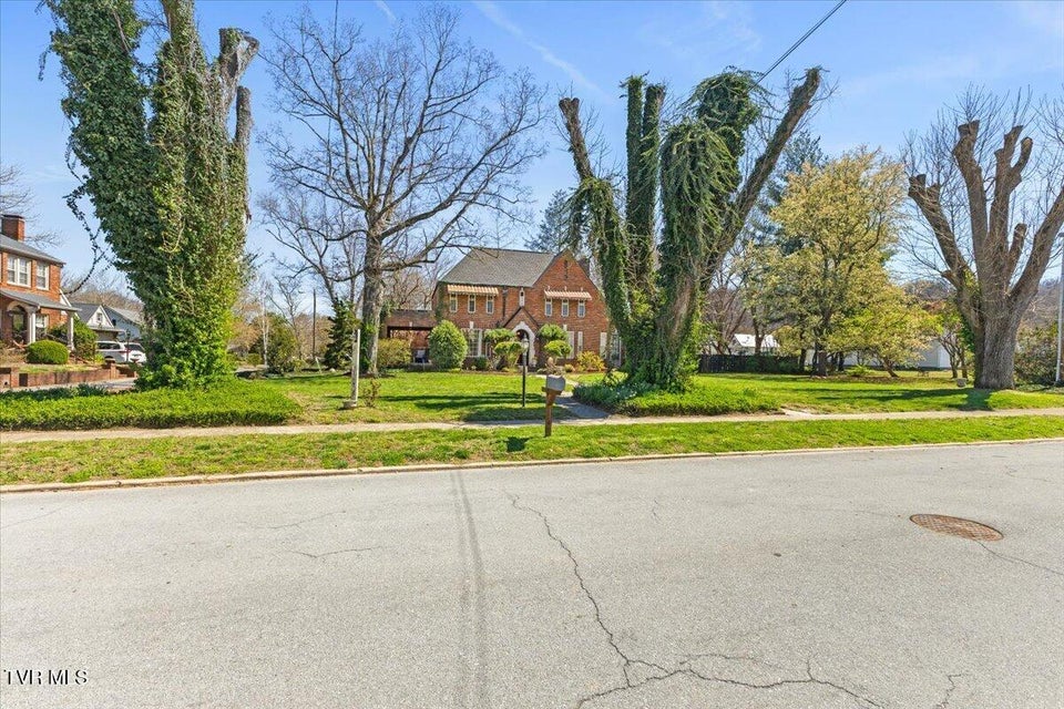 Photo #5: 708 Main Street