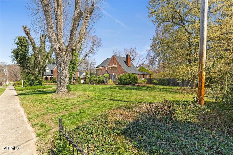 Photo #6: 708 Main Street