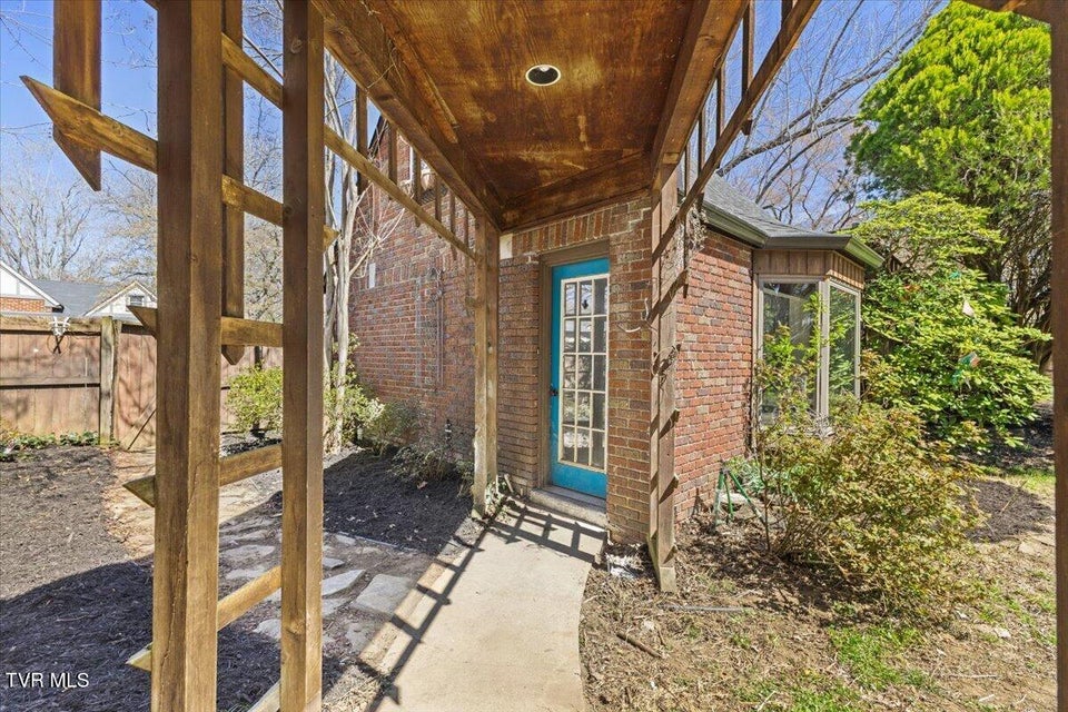 Photo #7: 708 Main Street