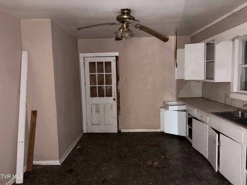 Photo #5: 2104 Berry Street