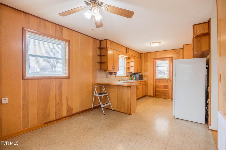 Photo #7: 208 Hogan Avenue