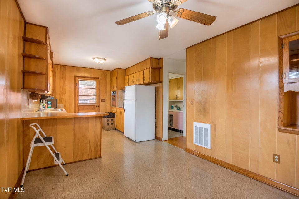 Photo #8: 208 Hogan Avenue