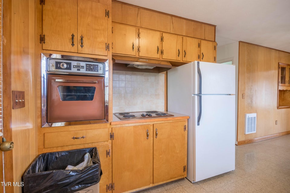 Photo #9: 208 Hogan Avenue