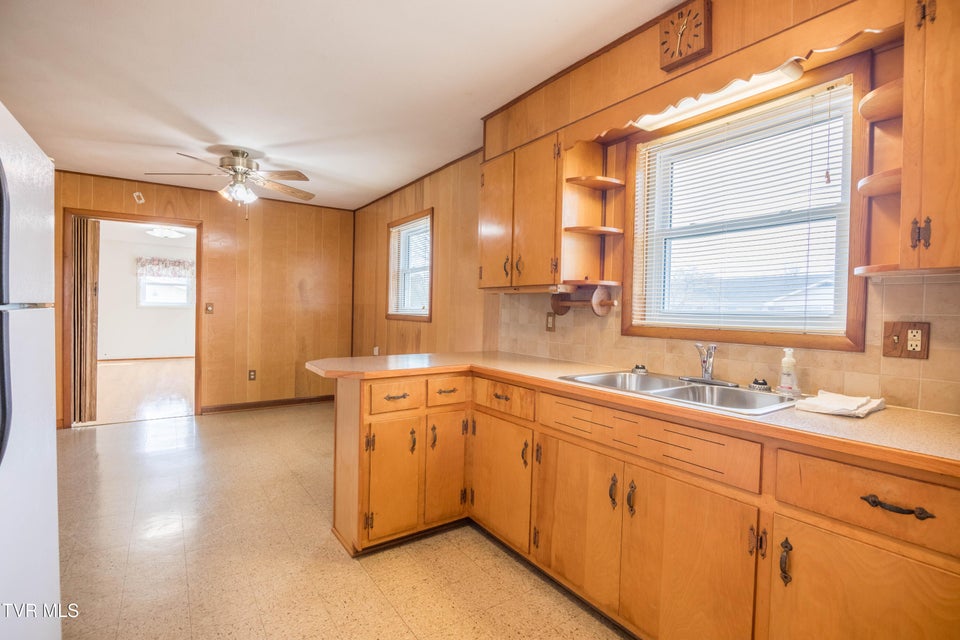 Photo #10: 208 Hogan Avenue