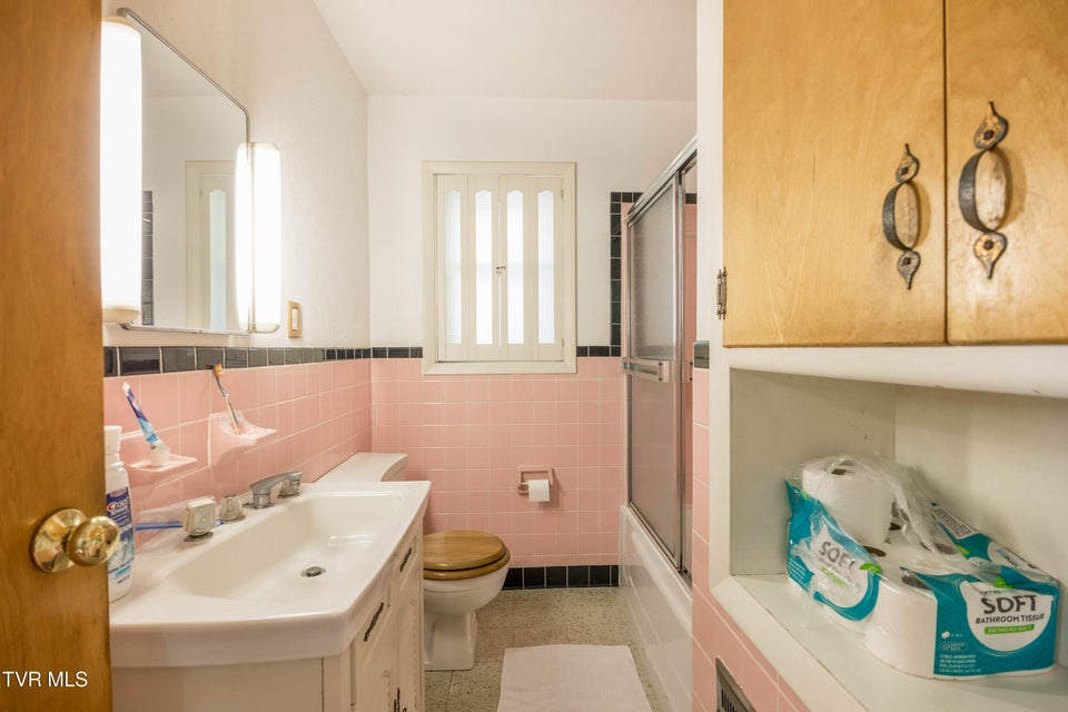 Photo #19: 208 Hogan Avenue