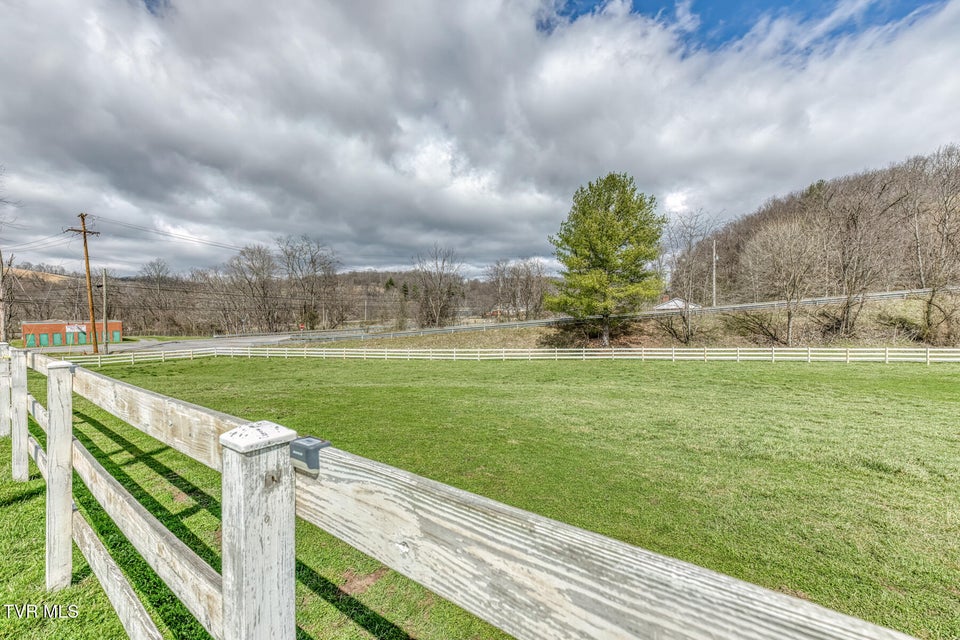 Photo #26: 4456 Lee Highway