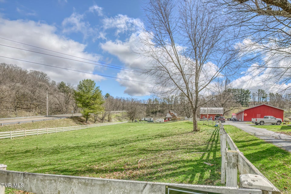 Photo #28: 4456 Lee Highway