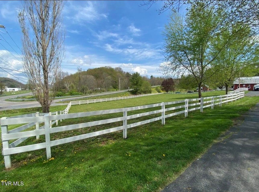 Photo #29: 4456 Lee Highway