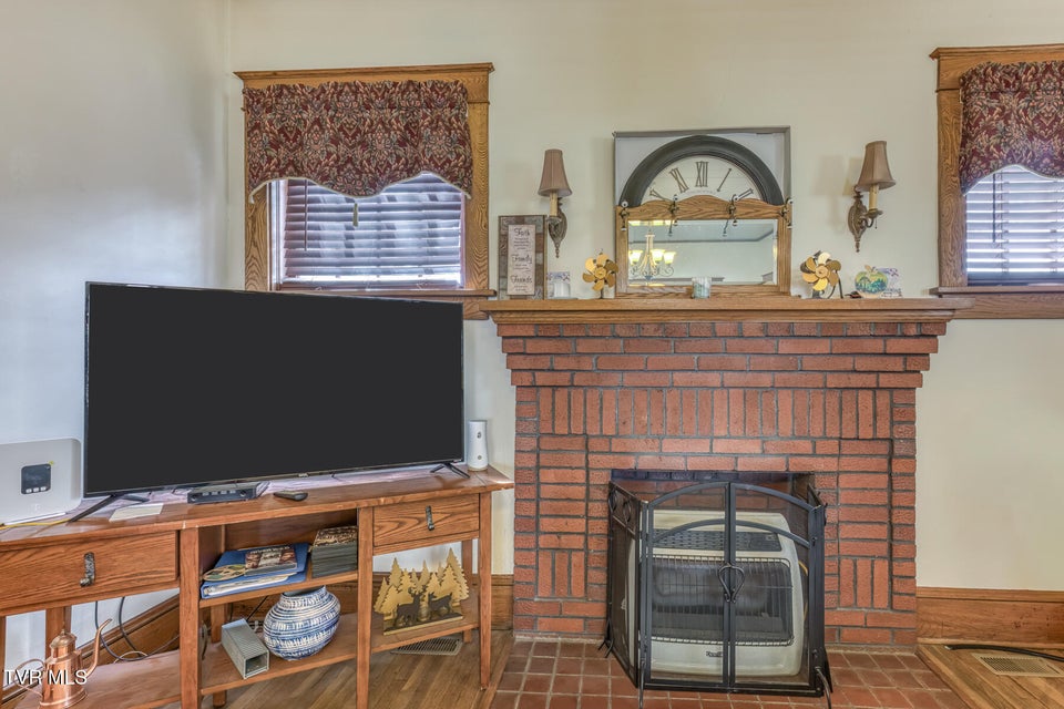 Photo #33: 4456 Lee Highway