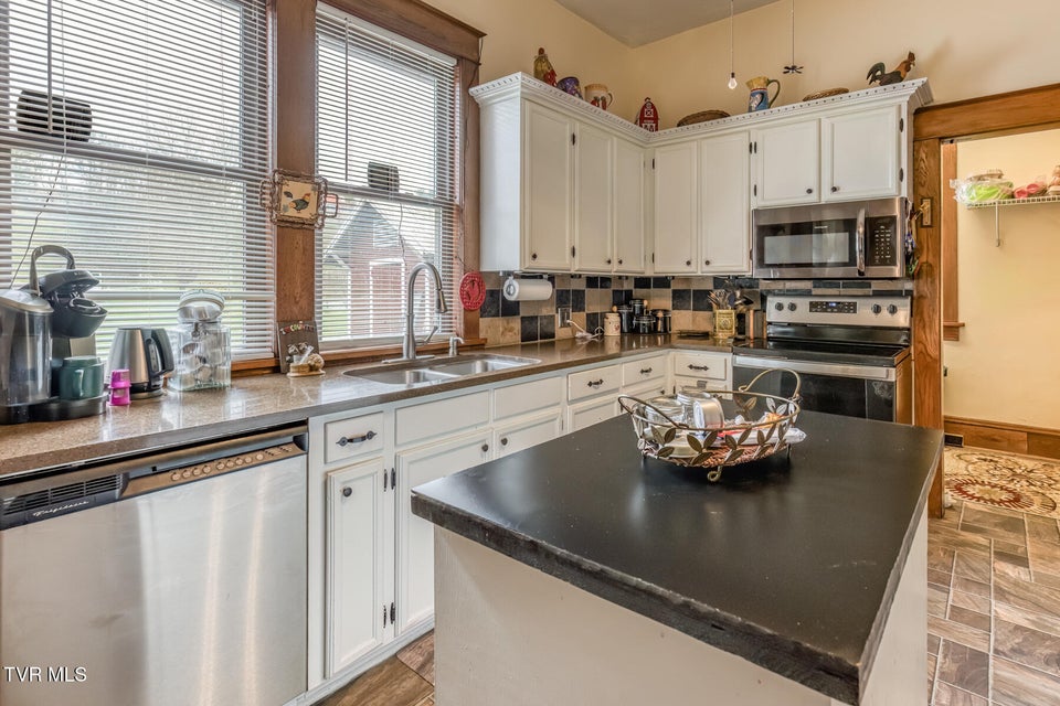 Photo #41: 4456 Lee Highway