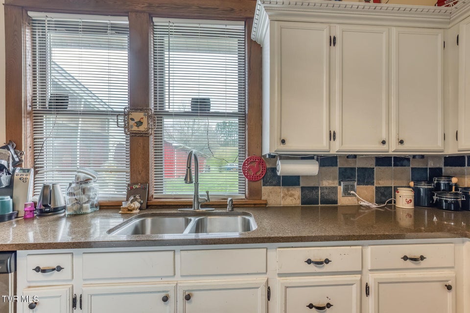 Photo #45: 4456 Lee Highway