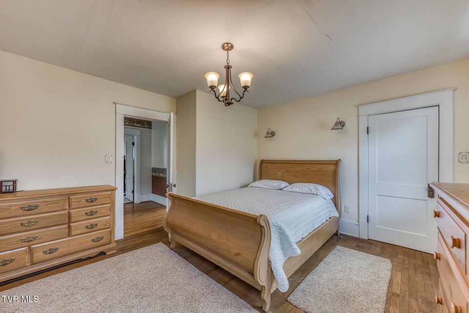 Photo #53: 4456 Lee Highway