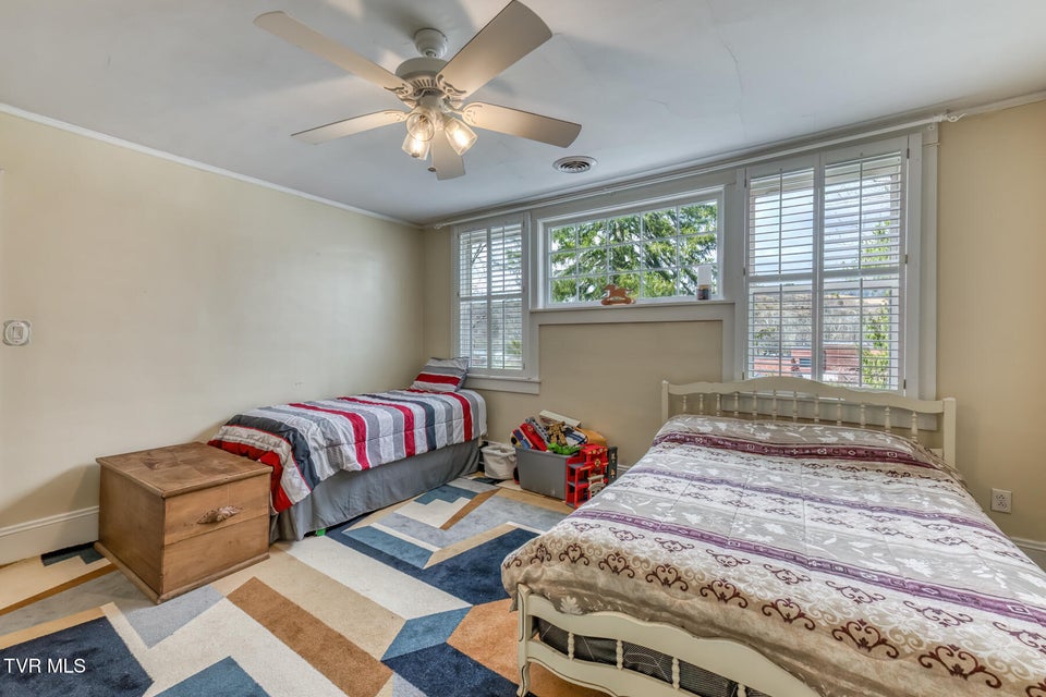 Photo #54: 4456 Lee Highway