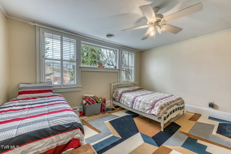 Photo #55: 4456 Lee Highway