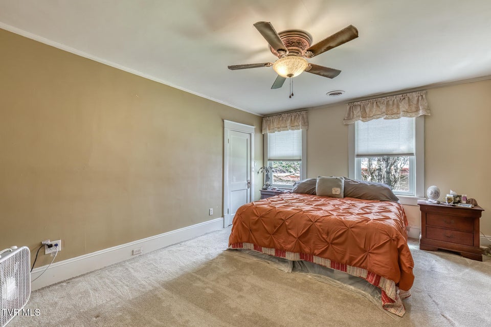 Photo #56: 4456 Lee Highway