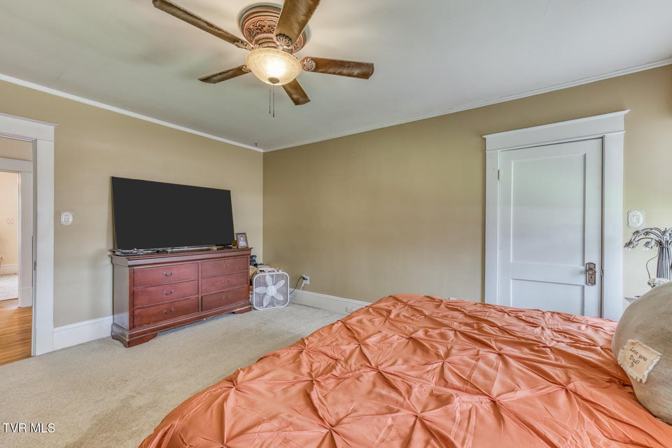 Photo #57: 4456 Lee Highway