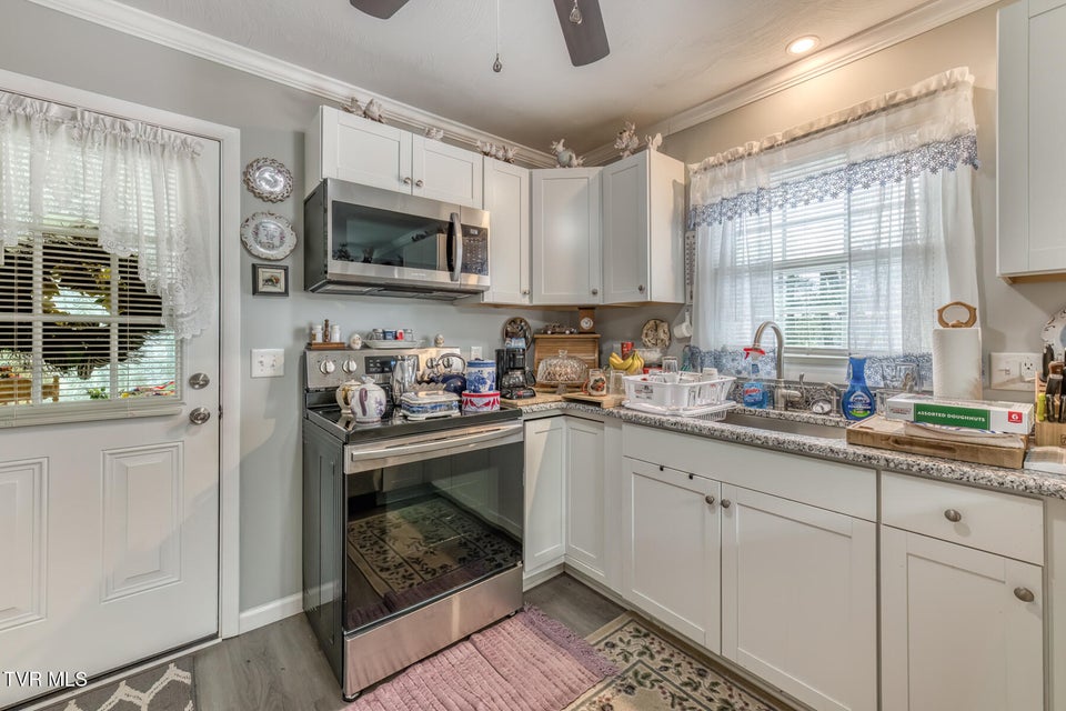 Photo #19: 633 Old Airport Road