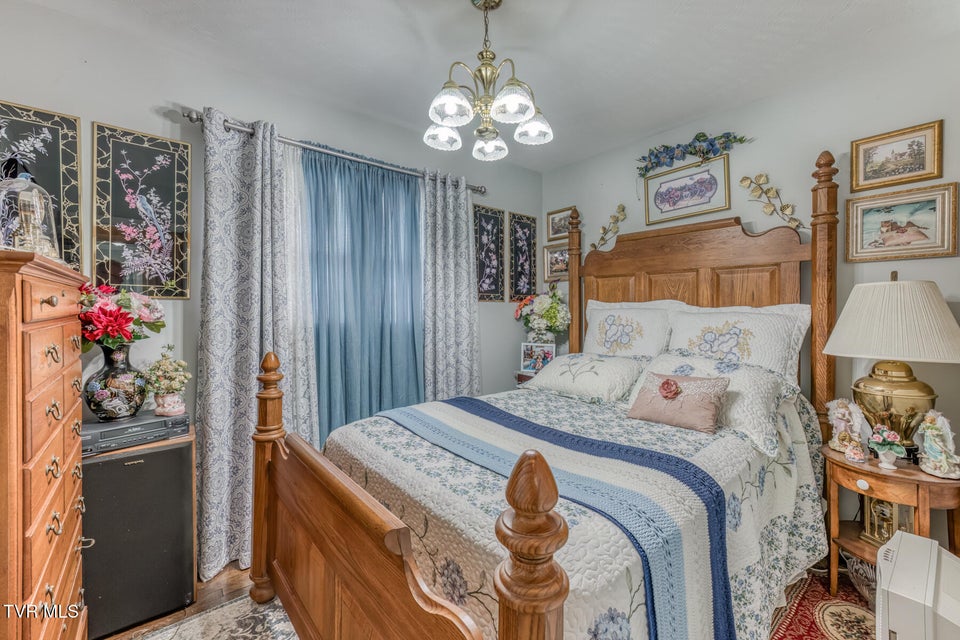 Photo #21: 633 Old Airport Road